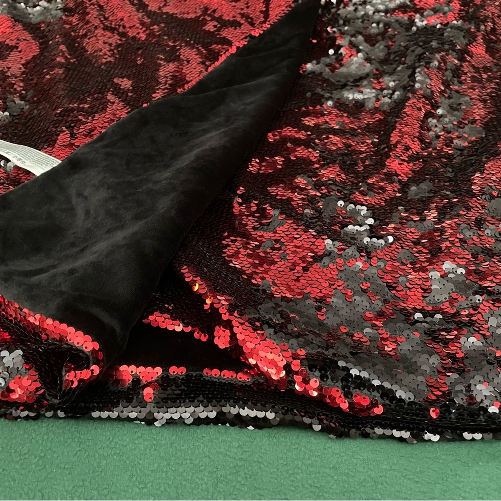 Minnie Mouse Reversible Sequin Hooded Blanket - Picture 6 of 11